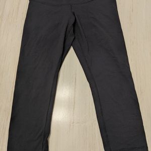 Lululemon black cropped leggings